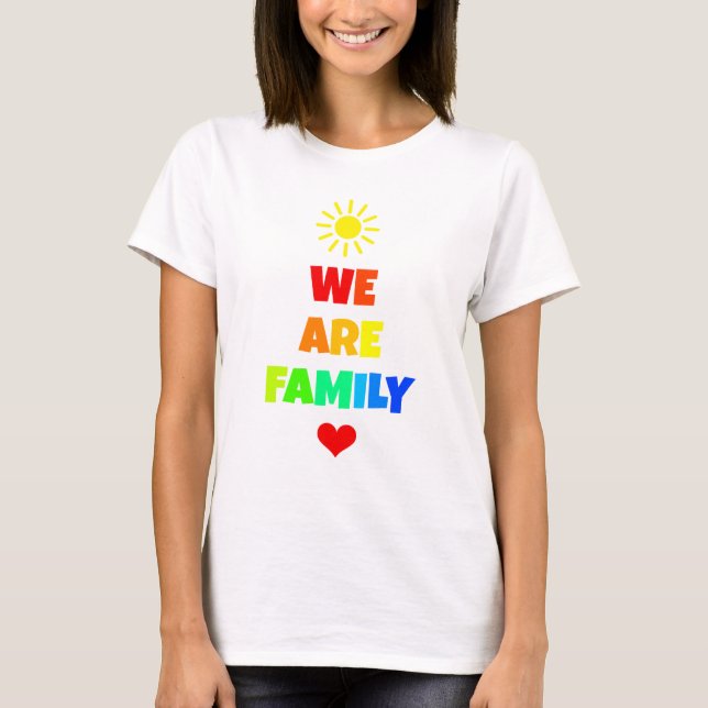 Wir sind Familienerregenbogen-Sonnenschein-Adoptio T-Shirt (Vorderseite)