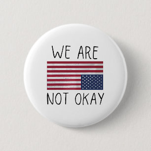 Wir sind nicht in Ordnung, USA-Flagge auf dem Kopf Button