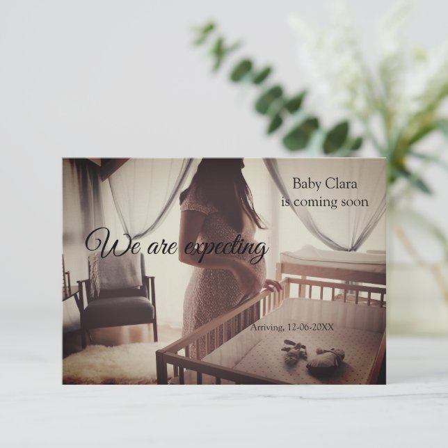 wir sind schwanger, geben Sie den Babynamen Datum  Ankündigung (Stehend Vorderseite)