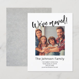 Wir sind umgezogen Moderne stilvolle Familienfoto  Ankündigung