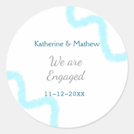 Wir sind verlobt blaugraue Aquarellspirale stilvol Runder Aufkleber