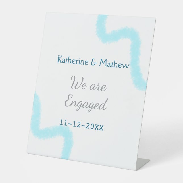 Wir sind verlobt blaugraue Aquarellspirale stilvol Sockelschild (Vorderseite)