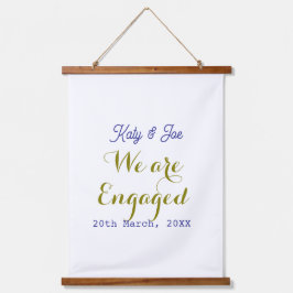Wir sind verlobt lila gold name datum elegant einf wandteppich mit holzrahmen