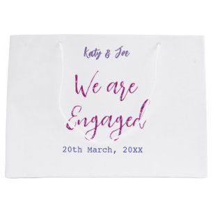 Wir sind verlobt lila rosa Name Datum elegant einf Große Geschenktüte