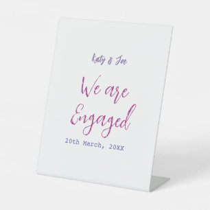 Wir sind verlobt lila rosa name datum elegant einf sockelschild