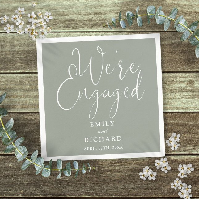 Wir sind Verlobt Sage Green Script Engagement Part Serviette (We're Engaged Sage Green Script Engagement Party Napkins)