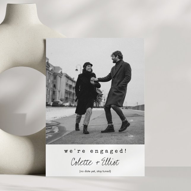 Wir sind Verlobt zwei Foto Einfach Elegant Chic Ankündigung (Von Creator hochgeladen)