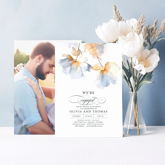 Wir sind Verlobtes Dusty Blue Engagement Party Fot Einladung (Dusty Blue Flowers Engagement Party Invitations "We're Engaged")