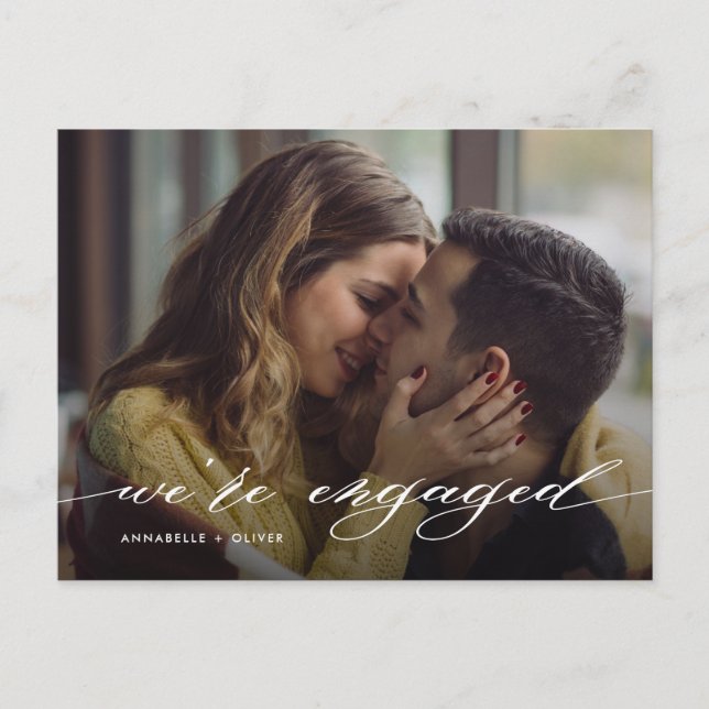 Wir sind Verlobtes modernes Foto  Ankündigungspostkarte (Vorderseite)