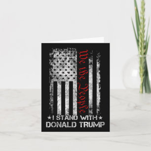 Wir stehen mit der Flagge Donald Trumps der USA Karte