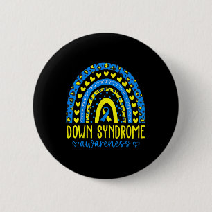 Wir tragen ein blaues und gelbes Down Syndrom Button