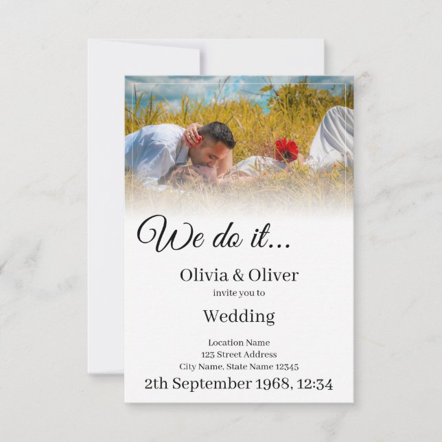 Wir tun es - ein Paar auf der Wiese küssen (Vorderseite)