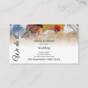 Wir tun es - ein Paar auf der Wiese küssen Begleitkarte