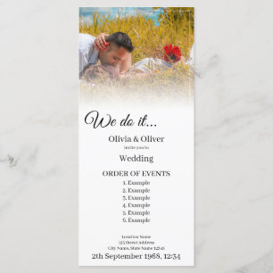 Wir tun es - ein Paar auf der Wiese küssen Programm