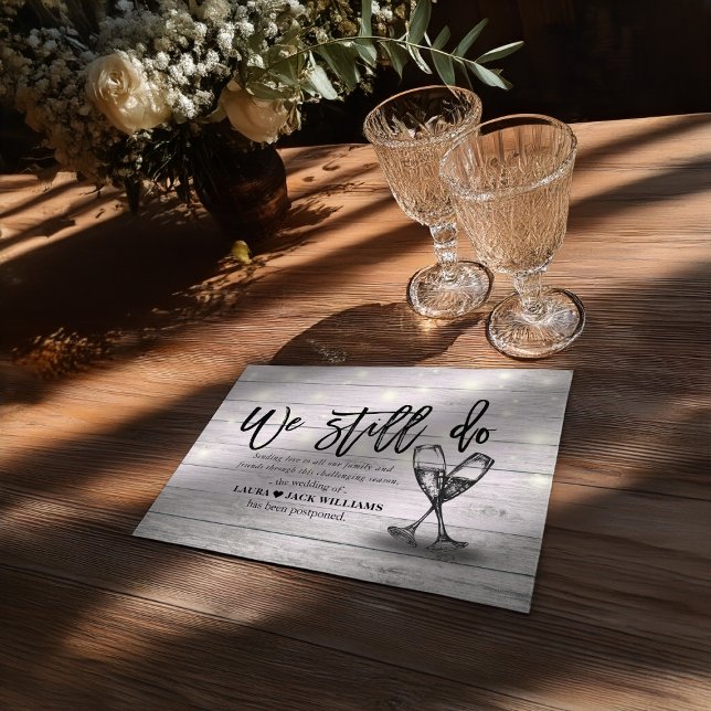 Wir tun noch Hochzeitaufschiebung Liebe ist geduld Ankündigungspostkarte (Von Creator hochgeladen)