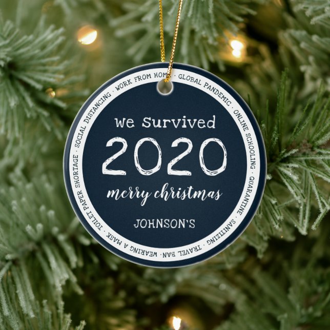 Wir überlebten 2020 Name Navy Blue Keramik Ornament (Baum)