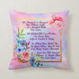 Wir umarmten und umarmten dieses Kissen, wir Liebe Kissen