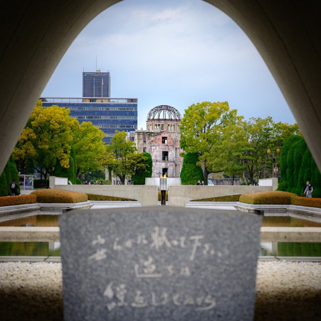 Wir werden die falsche Postkarte nicht wiederholen (Von Creator hochgeladen)