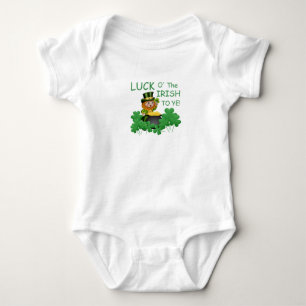 Wir wünschen Ihnen das LUCK O' THE IRISH! Baby Strampler