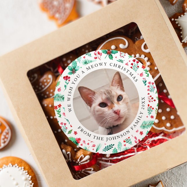 Wir wünschen Ihnen ein Meowy WeihnachtskatzenFoto Runder Aufkleber (We Wish You a Meowy Christmas Cat Photo Classic Round Sticker)
