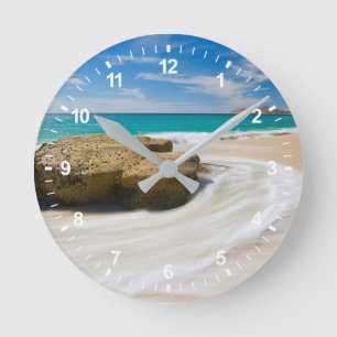 Wirbel der Meerestide am Strand Runde Wanduhr