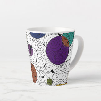 Wirbel und Kreise Latte Tasse