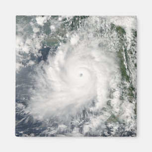 Wirbelsturm Giri Bewegungen an Land über Birma Magnet