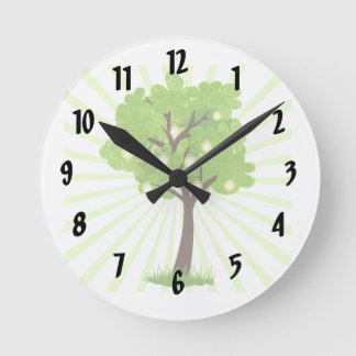 Wirbler Baum mit Strahlen hinter der Erdgestaltung Runde Wanduhr