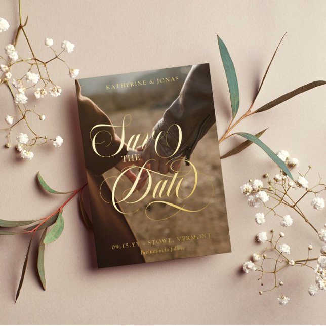 Wirbles Gold-Kalligrafie-Foto Save the Date Folieneinladung (Von Creator hochgeladen)