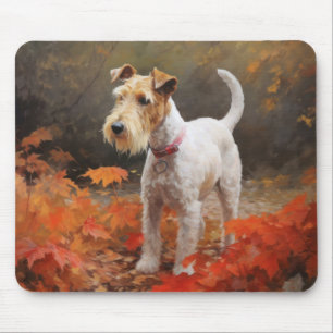 Wirefox Terrier im Herbstlaubfall inspiriert Mousepad