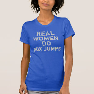 Wirkliche Frauen packen Sprünge ein T-Shirt