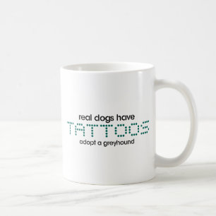 Wirkliche Hunde haben Tätowierungen Tasse