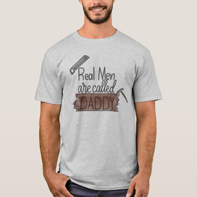 "Wirkliche Männer werden T - Shirt Daddy" (Vorderseite)