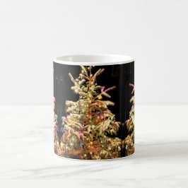 Wirklicher Baum-wirklicher Schnee-wirkliches Kaffeetasse