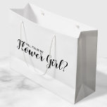Wirst du mein Blumenmädchen sein? Neuer Vorschlag Große Geschenktüte<br><div class="desc">"Wirst du mein Blumenmädchen sein?" Die moderne Geschenktasche mit dem Titel "Will You Be My Flower Girl?" im modernen,  schwarzen Script-Schriftart-Stil auf weißem Hintergrund.</div>