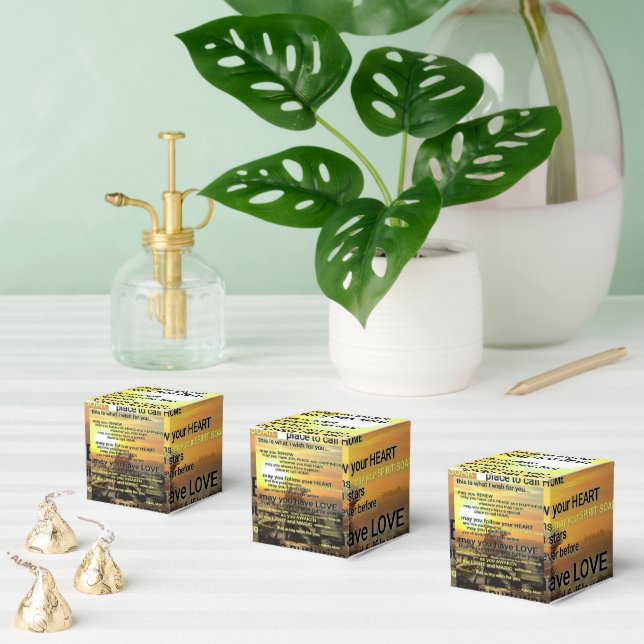 "WISH Favor Box" von Adiela Akoo Geschenkschachtel (Zahlreiche)