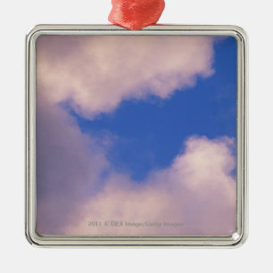 Wispy Wolken gegen blauen Himmel Ornament Aus Metall