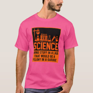 Wissenschaft, die in einem Labor Dinge tut, die ei T-Shirt
