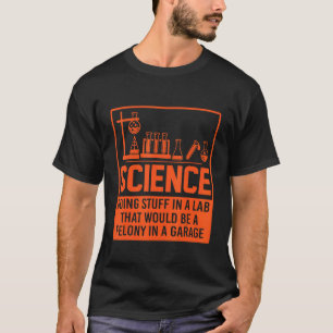 Wissenschaft macht Dinge in einem Labrador, der ei T-Shirt