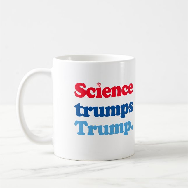 Wissenschaft trumpiert Trump Kaffeetasse (Links)
