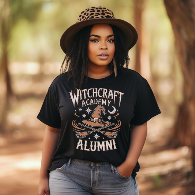 Witchcraft Academy Alumni Große Größe T-Shirt (Von Creator hochgeladen)