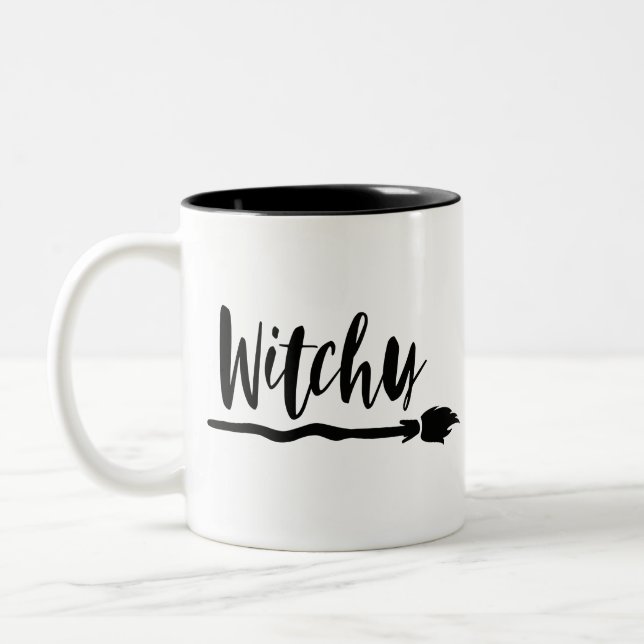 Witchy Broom | Black Brush Script Typografie Zweifarbige Tasse (Links)