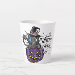 Witchy Vibes - Schwarze Katze auf Lila Jack-O-Lant Milchtasse