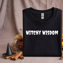 Witchy Wisdom weiße Typografie
