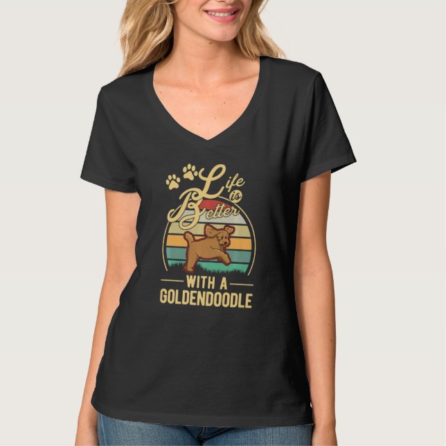 with a Goldendoodle T-Shirt (Vorderseite)