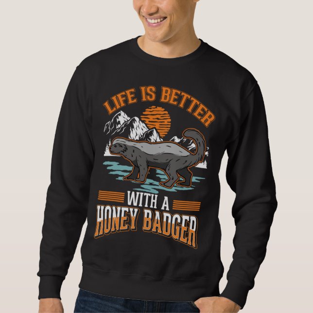 with a Honey Badger Sweatshirt (Vorderseite)