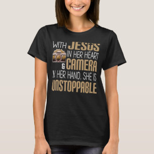 With Jesus In Her Heart & Camera In Hand She is Un T-Shirt