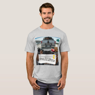 Witz-T-Shirt über Kaugummiverpackungen beim Tailga T-Shirt