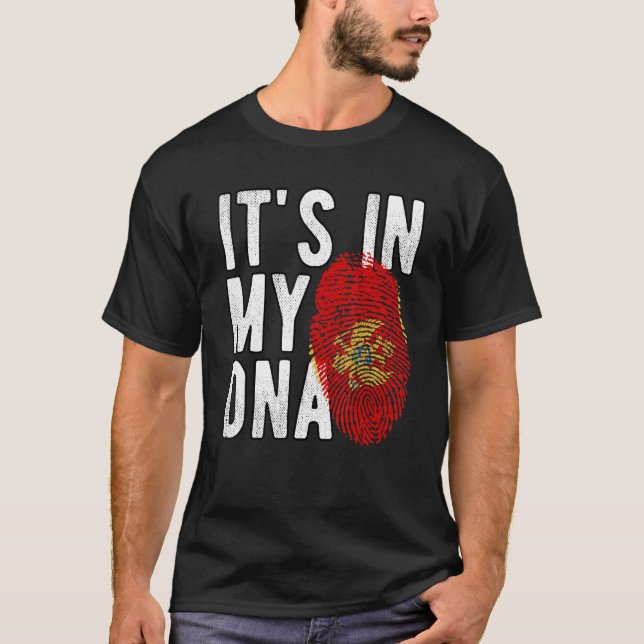 Witzig ist es in meiner DNA Montenegro Flag Finger T-Shirt (Vorderseite)