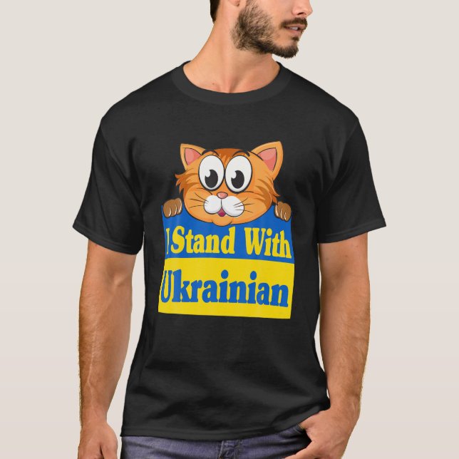 Witzige Katze Ich stehe mit ukrainischem Hund Tier T-Shirt (Vorderseite)